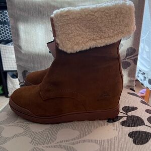 Ozark Trail Brown wedged Winter Boots with Cream Fur Lining